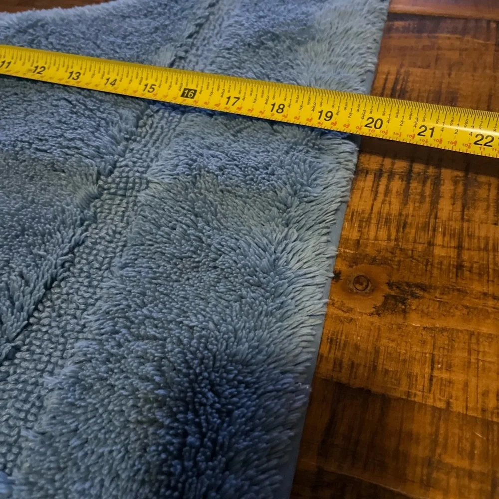Land s End bathroom Toilet rug size 24 by 20 inches NWOT